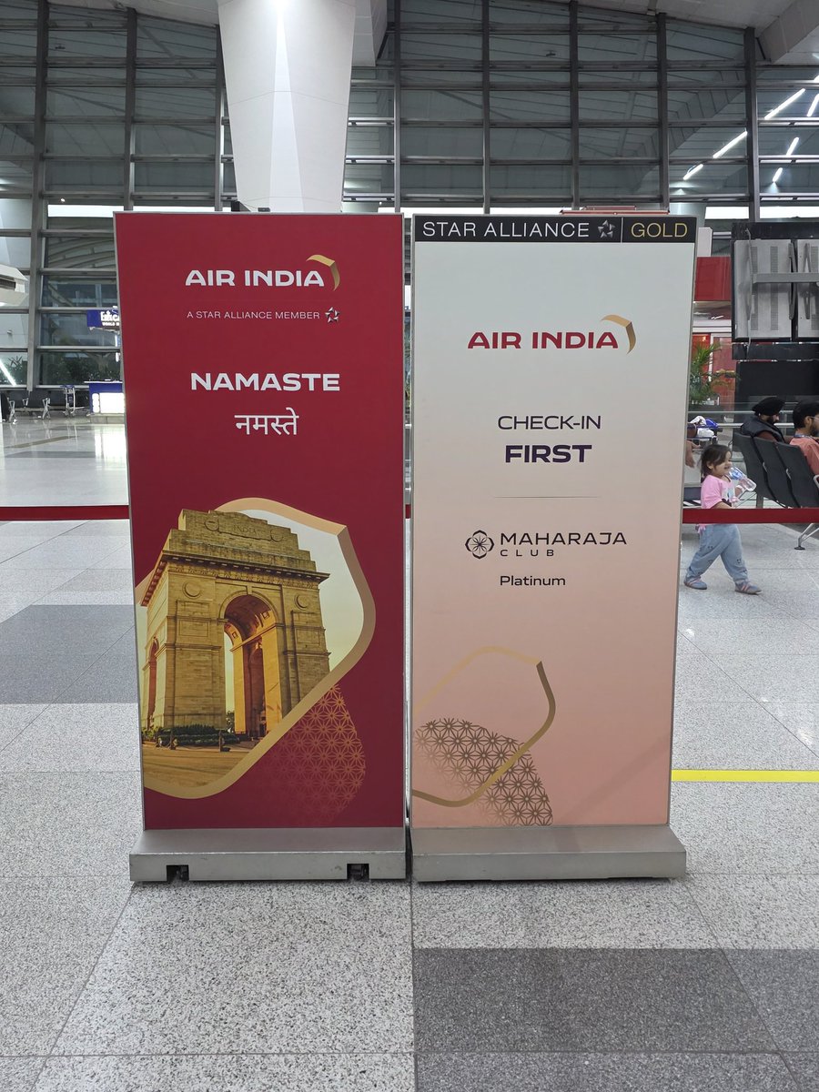 Vinamralongani's tweet image. Greetings from T3 in Delhi!
Taking an 0710 flight is far from ideal as I am not a fan of early mornings.
I didn't have a choice today as @airindia didn't have another flight to Ahmedabad until 1640.
So here I am at 0533 😬
The upside: flying on a Vistara A321neo.
#AvGeek