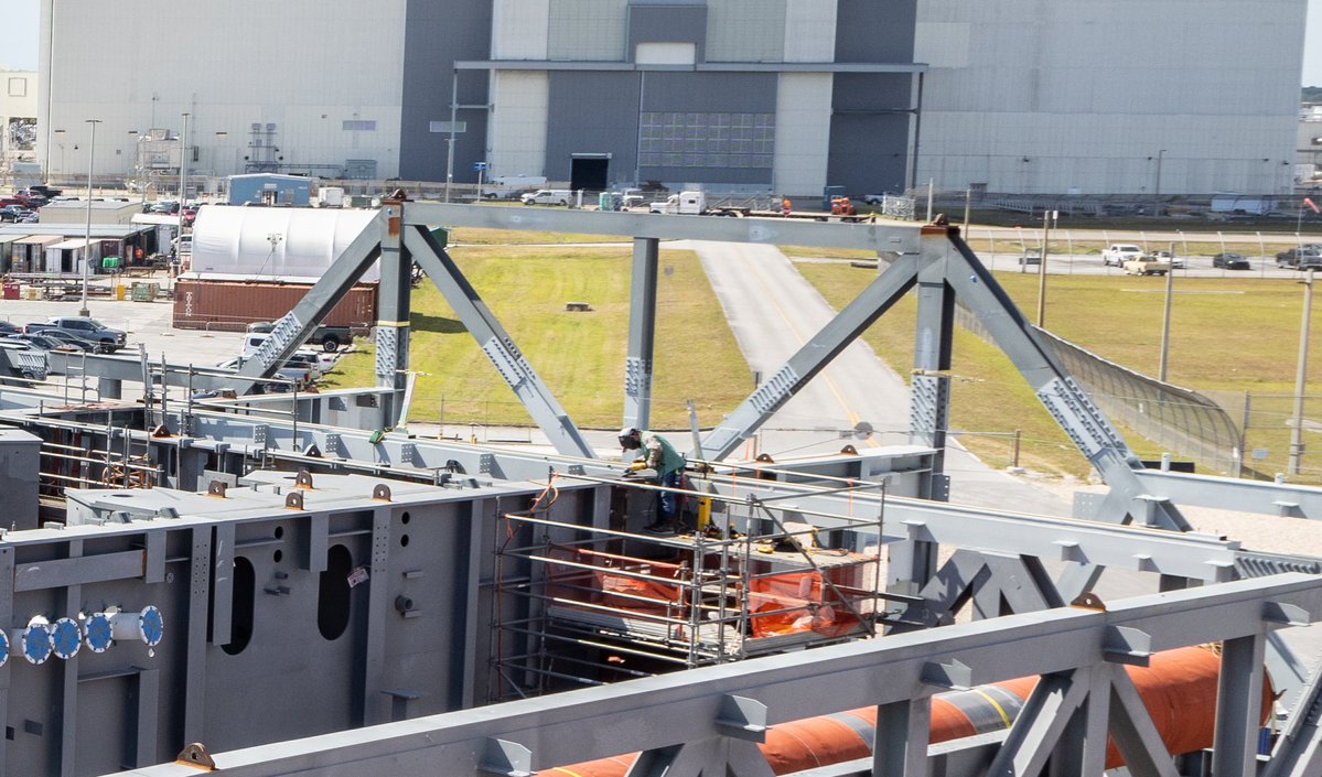 One of the main reasons i want Mobile Launcher 2 to survive despite the stop work order, is because of these cool little arch things that stick up beside each SRB. 

They just look real cool and ML1 doesnt have them