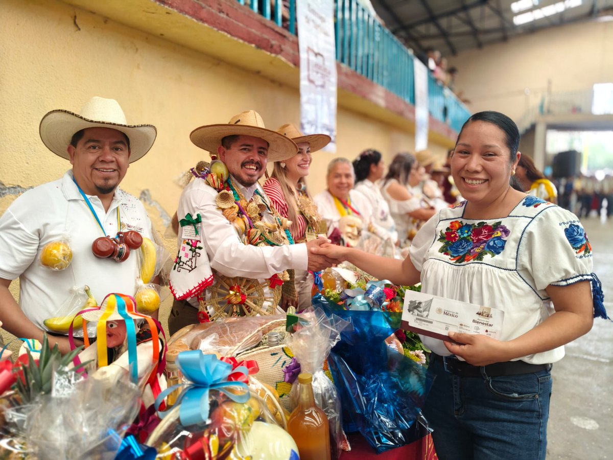 RobertoPantojaA's tweet photo. ¡Buenas noticias para #Michoacán! 🏫✨
​Con una inversión de $64.8 mdp del programa "La Escuela es Nuestra", se rehabilitarán 203 planteles en Coeneo, Quiroga, Erongarícuaro y Zacapu. El recurso se entrega directo a los padres de familia. 🤝💰
​#LEEN #Michoacán #Educación https://t.co/agWWbnmuav