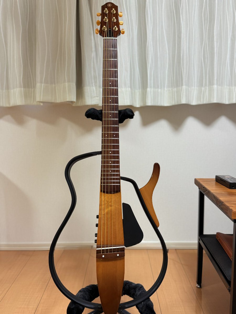 greven1978's tweet photo. 昨日は兄からサイレントギターをメンテしてもらってバッチリ✨

いい感じ♪

まぁホントは自分でやればいいんだけど、どうもね…😅

まぁとりあえず今日からまたガンガン使っていくかな！ https://t.co/KeomHqs9KN