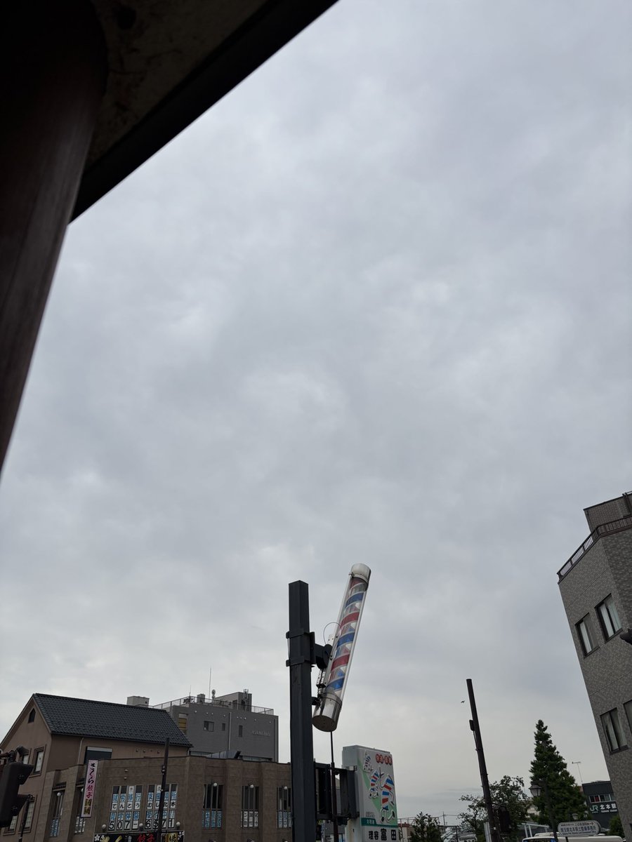 おはようございます☁️
本日も8:30より営業いたします✂︎
みなさまのご来店をお待ちしてます😄