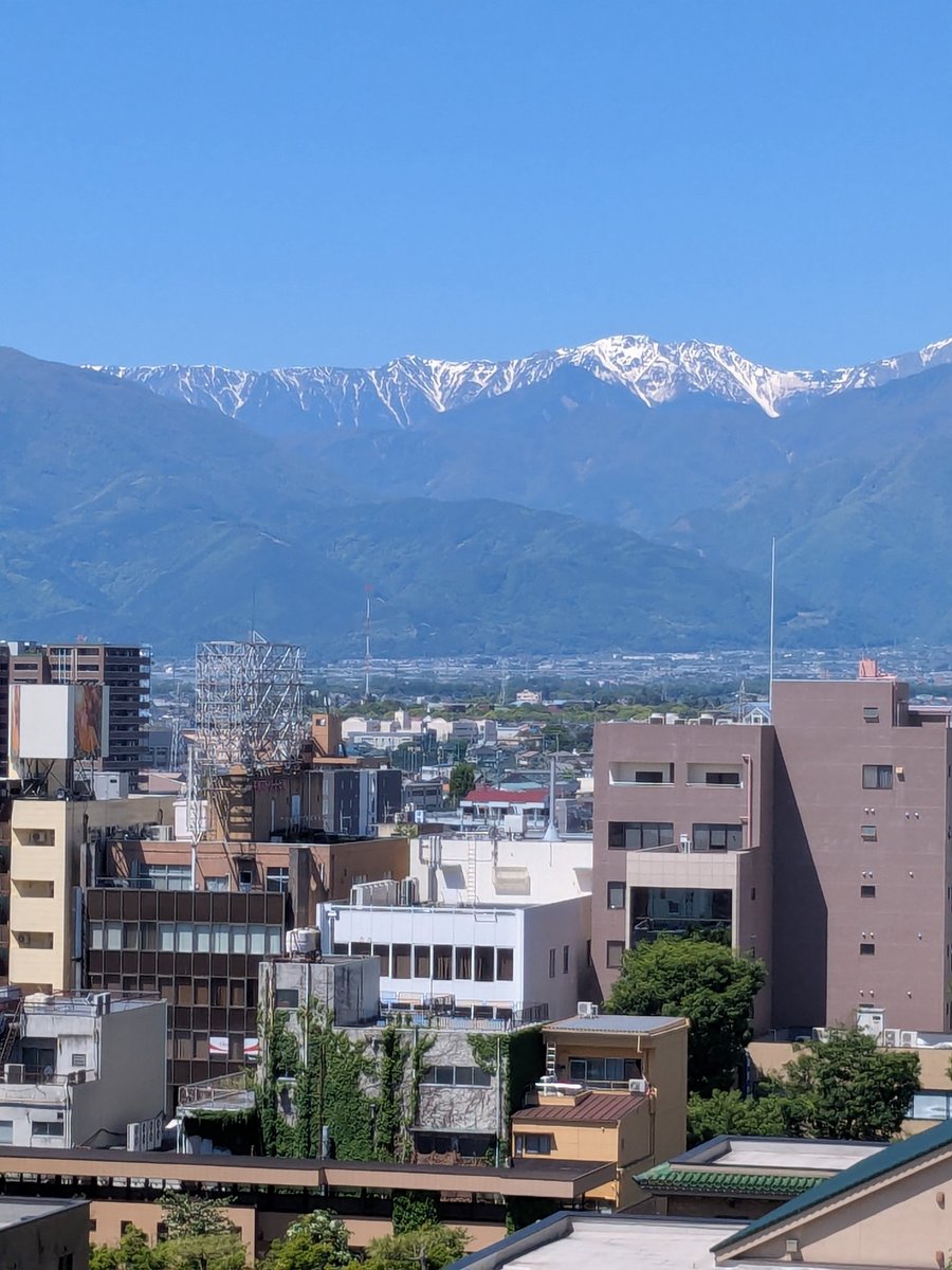 YUI27661773's tweet photo. 富士山が見���ると自��に写真を撮ってしまう😊好天に恵まれ、南アルプスもキレイに見え、お酒も美味しく良い旅でした　
#富士山　#山梨 https://t.co/GfGlmshZH4