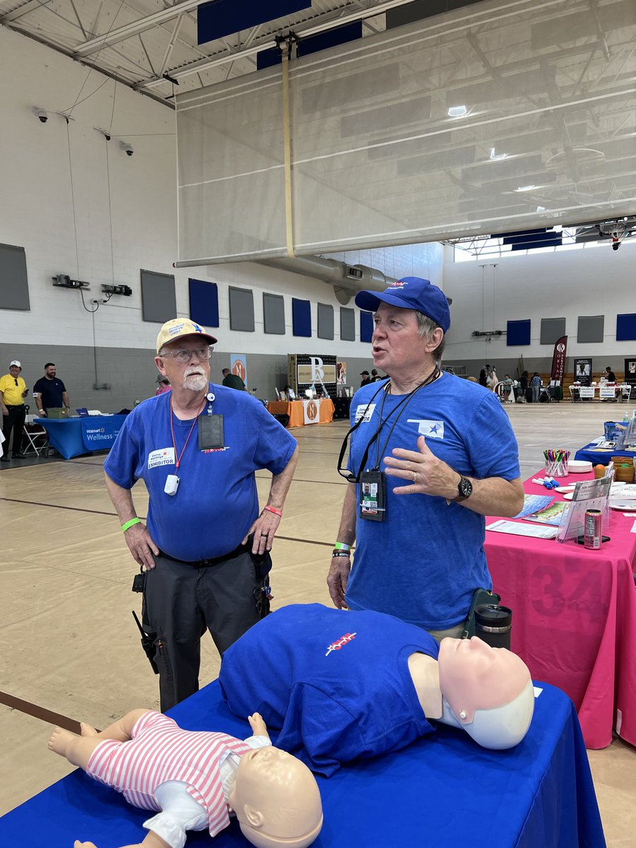 OKMRC's tweet photo. BIG SHOUTOUT to our INCREDIBLE #OKMRC volunteers who spent their weekend at #CampBandage doing what they do best, repping the OKMRC!  They were out there sharing #preparedness tips, recruiting future volunteers &amp; teaching life-saving skills with hands-only #CPR. https://t.co/4SJppHWMD2