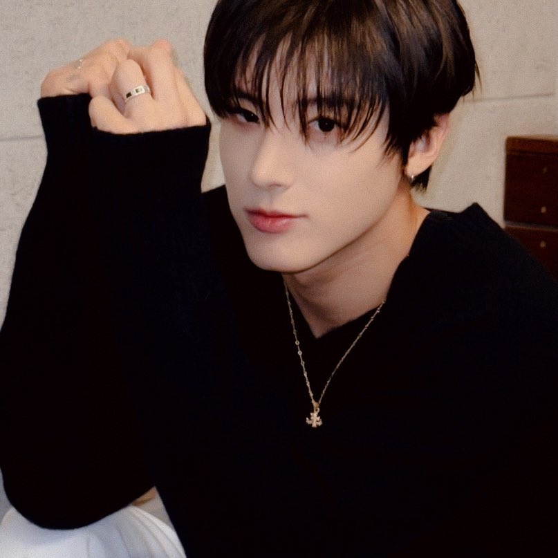 crimora's tweet photo. ⠀

"Acima de tudo, seja verdadeiro consigo mesmo, E será certo, como a noite segue o dia, que não será falso com ninguém." — 𝘏𝘢𝘮𝘭𝘦𝘵, 𝘢𝘵𝘰 𝘐, 𝘤𝘦𝘯𝘢 𝟥. https://t.co/rQnTWOu1cV