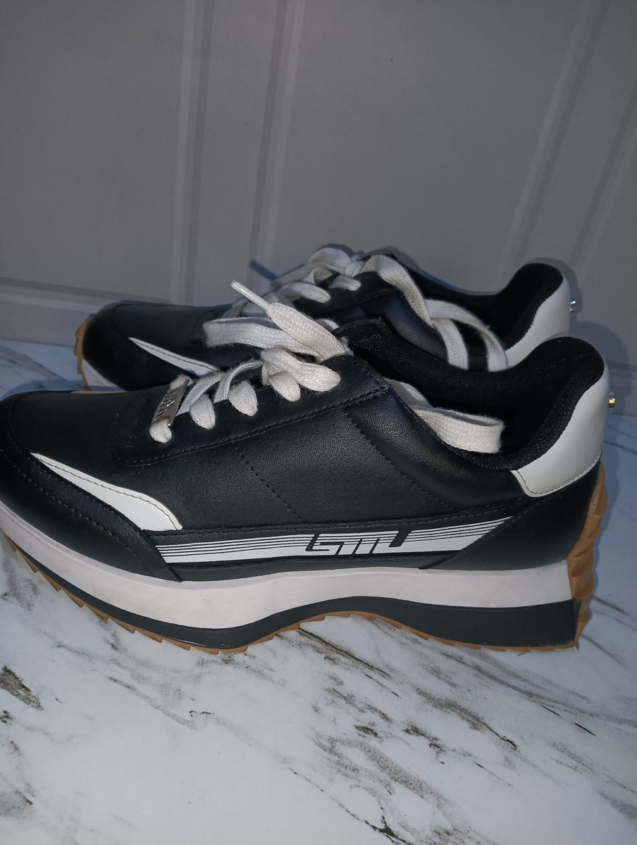novanovlit's tweet photo. Wts preloved sepatu Steve Madden ori size 37 
Jual cepat aja yaa harga 650k masih mulus bagus banget 
📍Jaksel Saharjo Tebet belakang kokas Mangarai Setiabudi Kuningan Rasuna said Sudirman https://t.co/DYcfCCVPCk