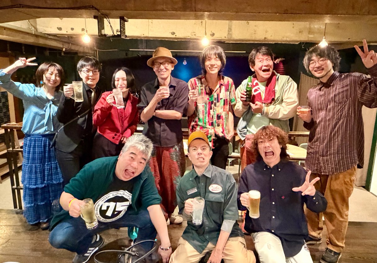 junnykiko4969's tweet photo. 【GW最終日に駆け込むJブログ】
早くも連休も最終日、何とか4月分のレポートを書き終えました。濃密な時間はどしても文字数が増えますね。
#八王子papaBeat #KoverS #KIPOLLO #ブラキオゲンイチ #ぬじ #ぬまのカズシ #JUNNY #山とケ #JUNNYブログ
▼4/30 1+1は無限だい! https://t.co/cQKSUDLHGD https://t.co/QRIABckwvt