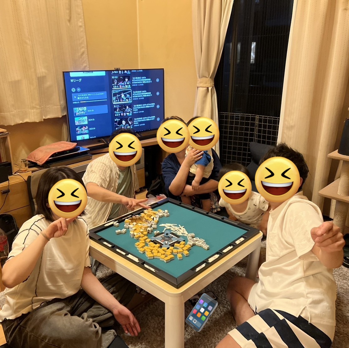 SoLucky92384990's tweet photo. 先日はセットメンバー宅で麻雀
メンバー内で子供が産まれ、雀荘には行けないけど久しぶりに麻雀がしたいとの事で宅麻
1年3ヶ月ぶり？ぐらいの麻雀との事で楽しんでもらえてよかった！
なお、人見知り（特に男性に）らしいけど抱っこしても泣かれませんでした
意外と子供には好かれます😂 https://t.co/bJymnuGIMY