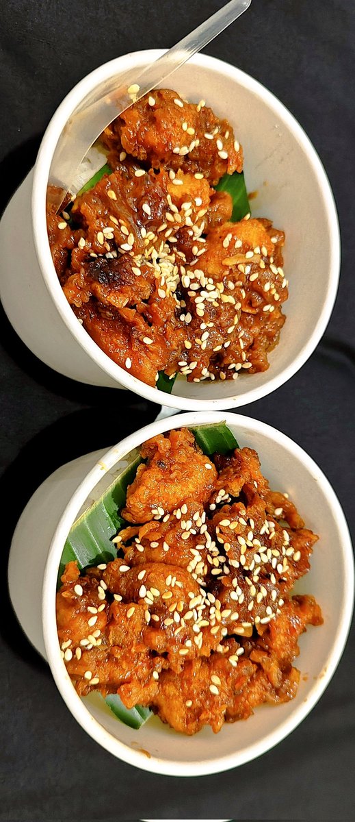 piruinuy's tweet image. Selamat pagi Red flag? No, this is a RED BOWL and I love it! 🌶️🍚 Sarapan  hari ini disponsori oleh ayam saus ala Korea yang bumbunya meresap sampai ke hati. #BreakFastTime #KoreanChicken" ☀ 🌝⏰  
Jangan lupa Sarapan ya teman².