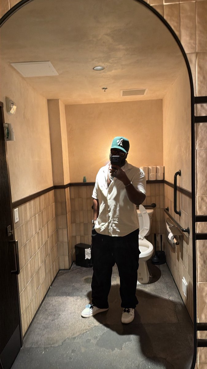SynKami's tweet photo. We tipsy https://t.co/OOXiXdMf83