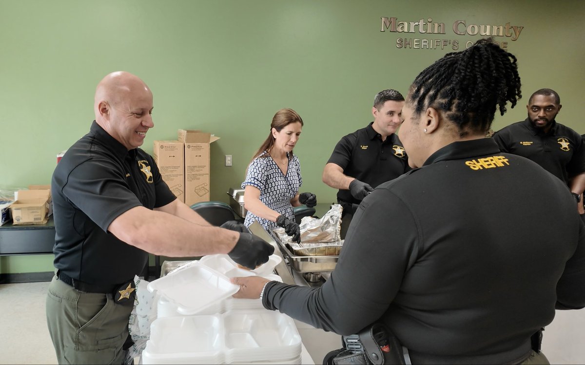 MCSOSheriff's tweet photo. Enjoying some time and showing my appreciation for my outstanding MCSO corrections personnel during National Correctional Officers and Employees Week. Thank you for your professionalism, dedication, and the critical work you do every single day to keep our community safe. https://t.co/OsIpoM8k6h
