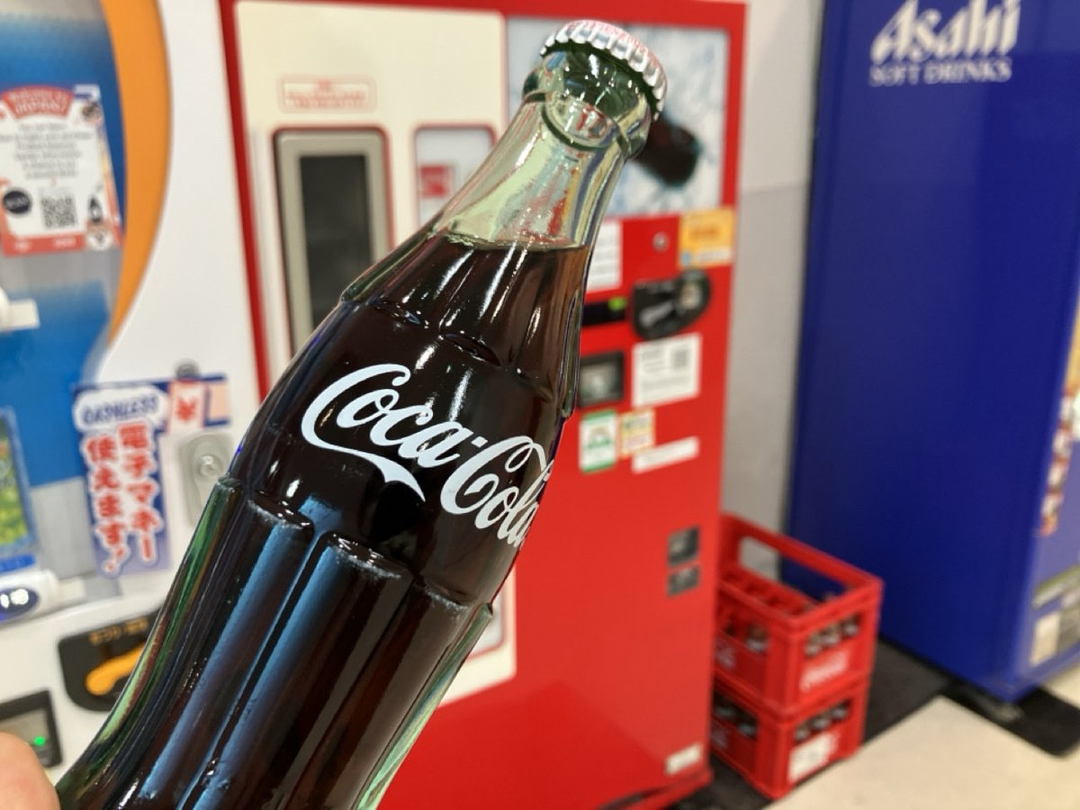 jssdforg's tweet photo. ラジ館の瓶コーラ/1階で売ってるらしい謎ドリンク/頭ぽんぽん味、流石はお兄様ですw https://t.co/gXBqrSqchV