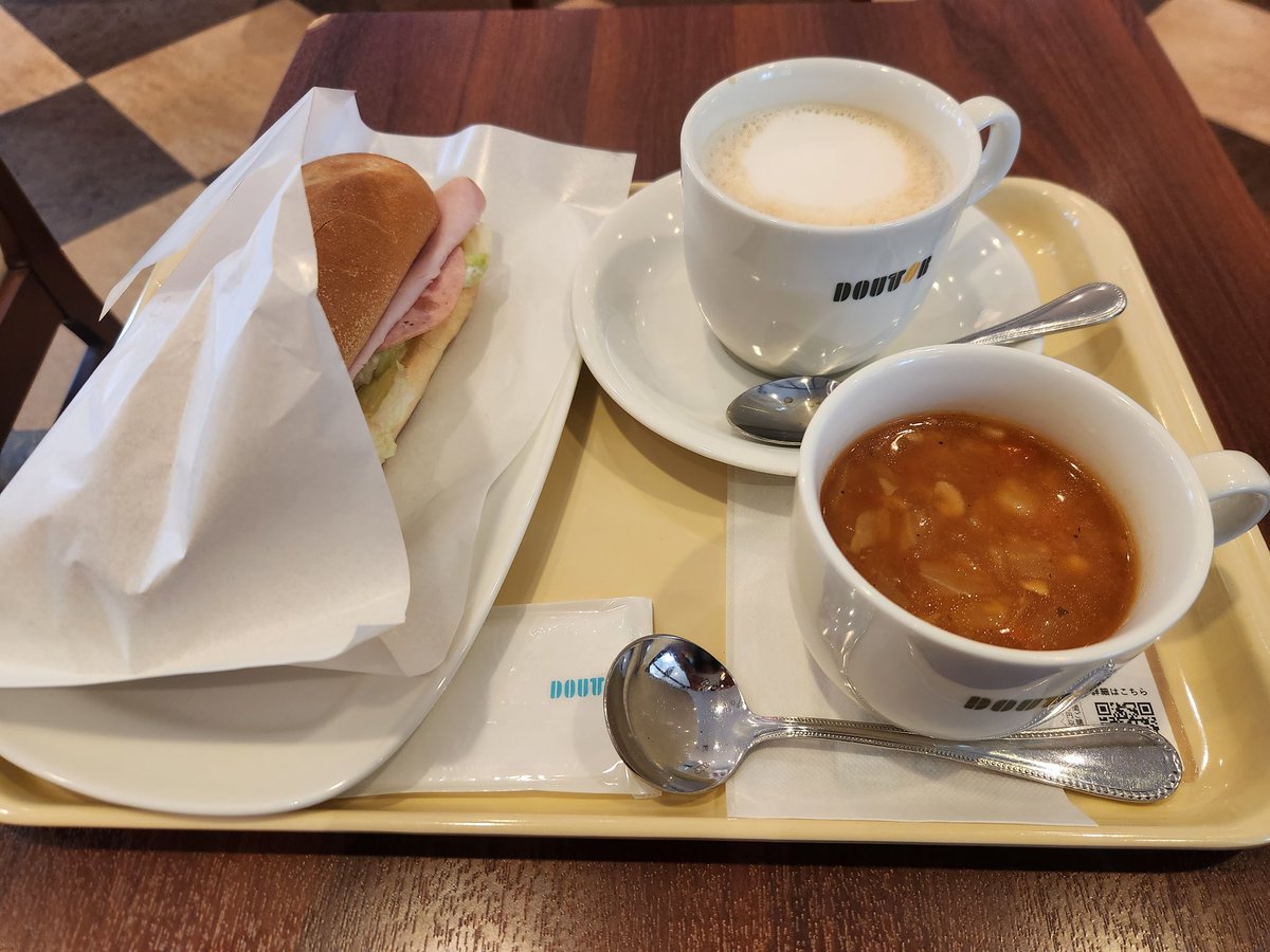 NK10008f's tweet photo. 昨日のライブの余韻にひたりながら朝食☕
気付けばGW最終日か😅
今日は何かしら撮りに行ったりして遠征2日目楽しもう😌
#しょこたん20周年 https://t.co/9RUPDT1Qh7