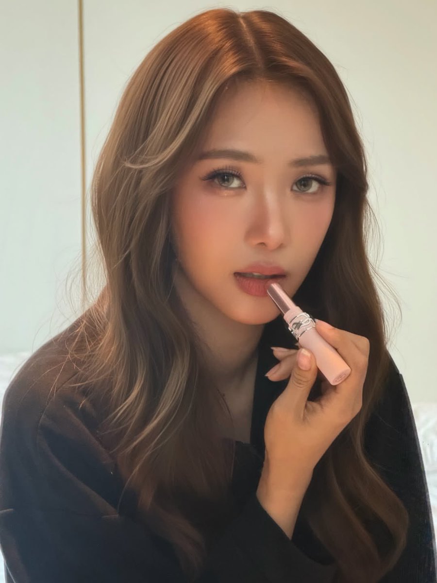 fujifilmex's tweet photo. Y el Señor dijo: “hágase lo más hermoso del universo” y apareció la belleza de Film Racha promocionando un labial de la mejor marca YSL🫠🥰😍
#YSLBEAUTYTH
@YSL
#filmracha
#filmrachanun https://t.co/8CxYKJsn76