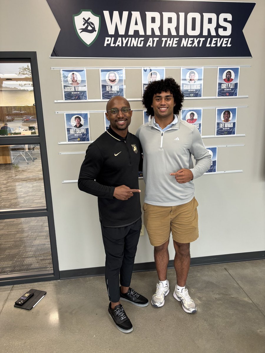 Mann_pierreP's tweet photo. Thank you coach @CoachPrince7 for stopping by and talking to me 
@Coach_Grimmett @waedmondson @__kendelgivens @Akeem_Gilmore
@Coachjtolleson @JayMeadors @CoachSteely @CoachLeCroix @PrepRedzoneAR @Rivals @DannyWest247 https://t.co/D0nq8Mw97W