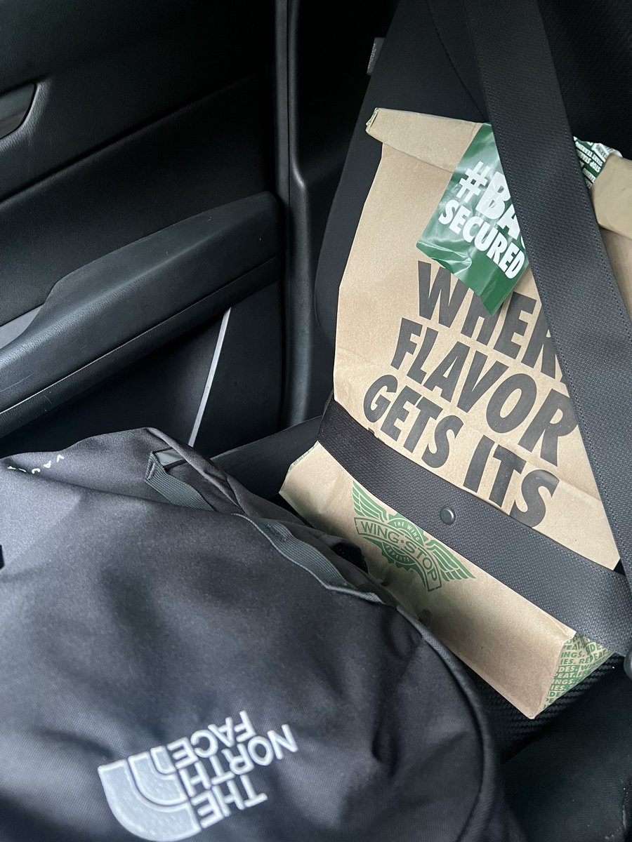 DareKami's tweet photo. wingstop after hoop sesh #newmeta https://t.co/IUK8BcDvW1