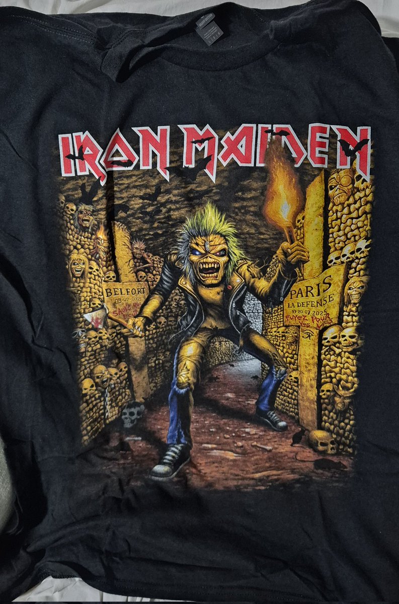 LeonardoGoyenol's tweet photo. La camiseta exclusiva para Francia de la gira Run For Your Lives del 2025. Eddie en las catacumbas de París. Mezclado entre los cráneos los Eddies de varios discos. https://t.co/ukjzBY8mxT