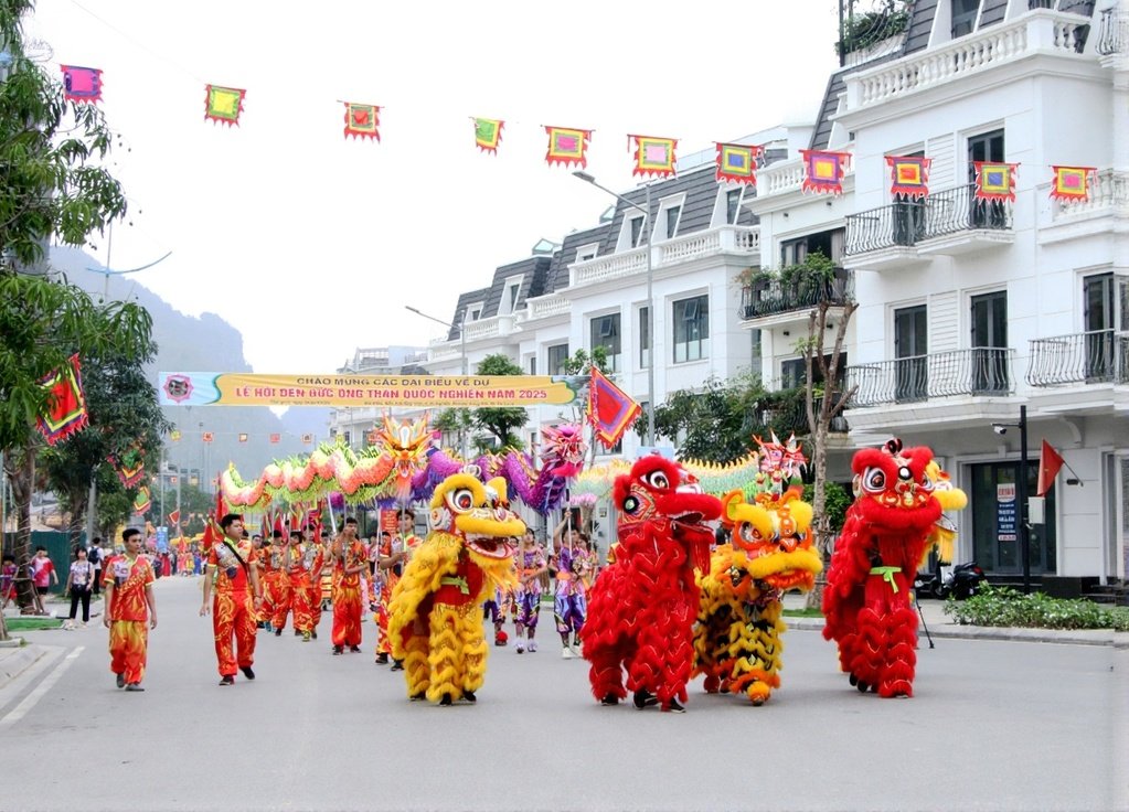 Lewis121418's tweet photo. Check–in chuyến du xuân của chú tuần lộc ở đền Đức Ông Trần Quốc Nghiễn trên miền đất thương cảng kì quan di sản thiên nhiên th�� giới – TDP. Hồng Gai 04, P. Hồng Gai, T. Quảng Ninh ngày lễ hội xuân – ngày 29.04.2026.
Photographer📸: @Lewis121418 https://t.co/ejp2Y8JVHa