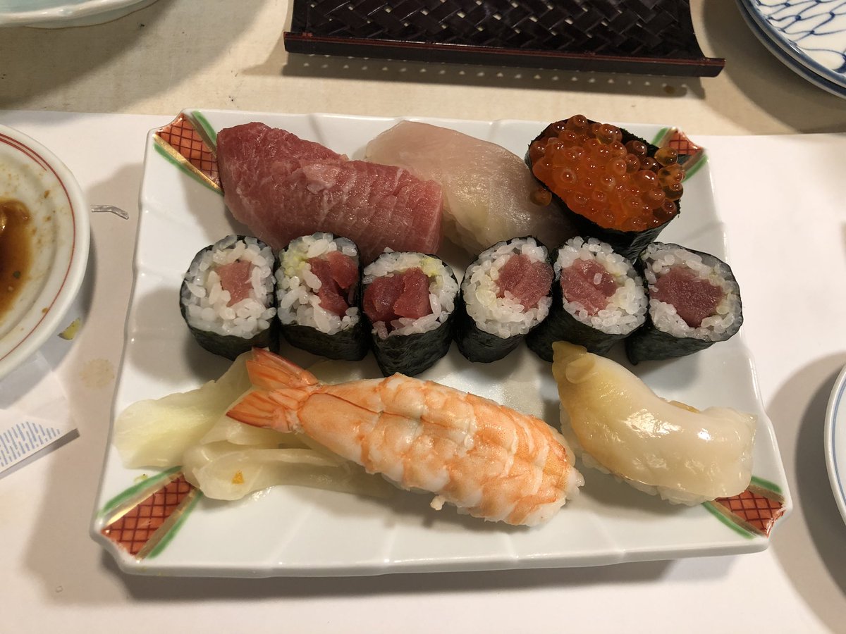 Saymusa5's tweet image. ゴールデンウィーク最終日。

会社の決起大会から始まり
寿司屋🍣に飲みと食べてばっかりの私です🍺
写真載せられなかったが笑
大好きな鮑・うにも食べた😋
いつもラーメン巡りは…
花月に丸源❤️

成田アートホテル　BBQ
寿司甚（江戸川　新堀）

#ラーメン
#BBQ
#食べ　美味しい😋