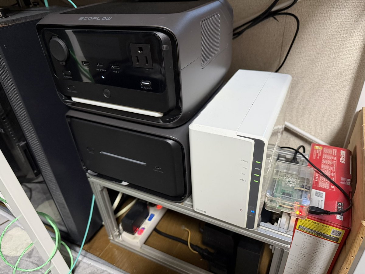 bluetters's tweet photo. EcoFlowの最新モデル「RIVER 3 Plus」を導入！
デザインも性能も最高だけど、一つだけ大きな誤算が…。
愛用のSynology NAS DS128jとUSBで繋いでも、UPSとして認識されない😭
この「新製品ゆえの壁」を突破したくて、メーカーに要望を送りました！
(1/3)
#EcoFlow #RIVER3Plus #Synology #停電対策 https://t.co/oQ8T6B2y0N