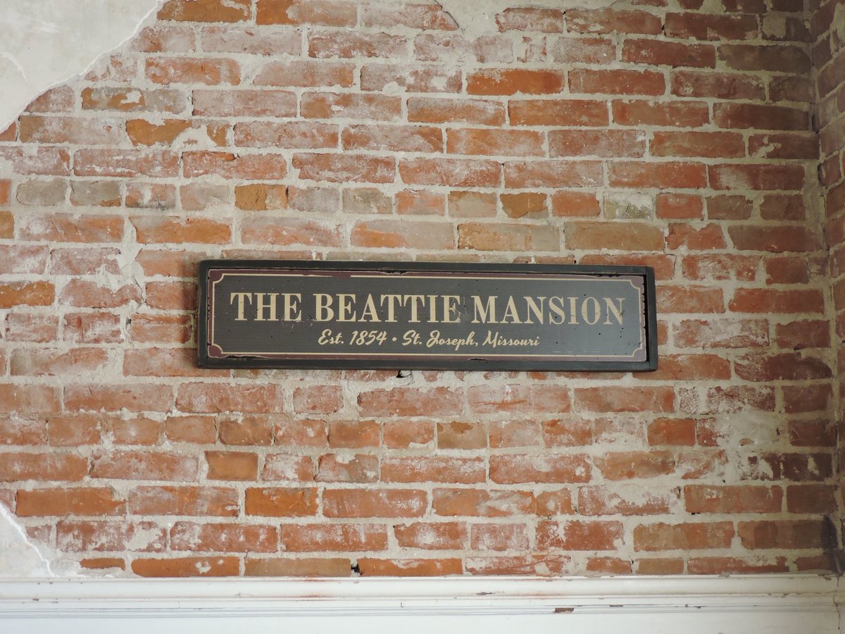 Sbeans_society's tweet image. It’s hard to believe it’s already been a whole month since we had the pleasure of investigating at Beattie Mansion. A gorgeous building with so many spirits and so much character!
#ghosthunting #fyp #nostalgia #paranormaltiktok #scary