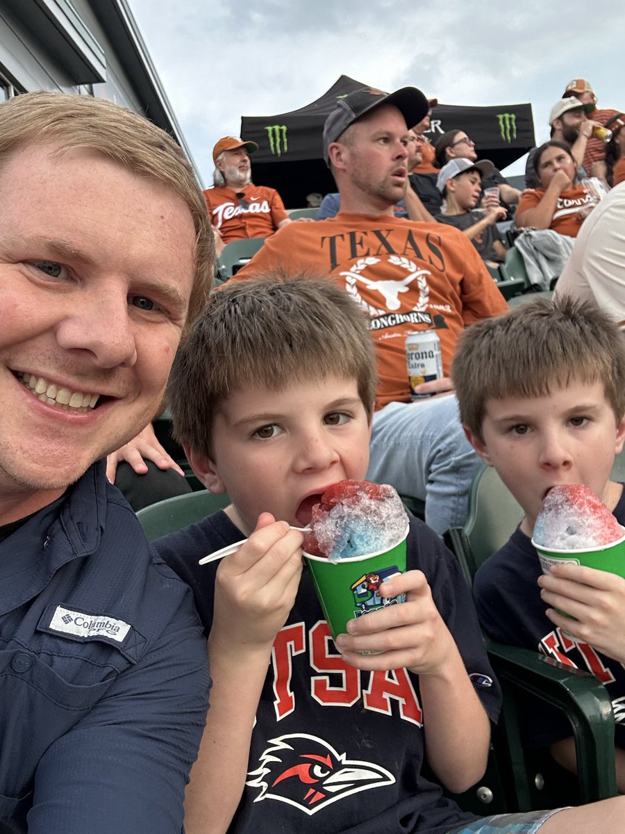 WilliamMacdani1's tweet photo. Let’s go Runners! 1st baseball game and in enemy territory. Let’s show em who runs baseball in central Texas! @UTSAAthletics https://t.co/0jLH0g9Vei
