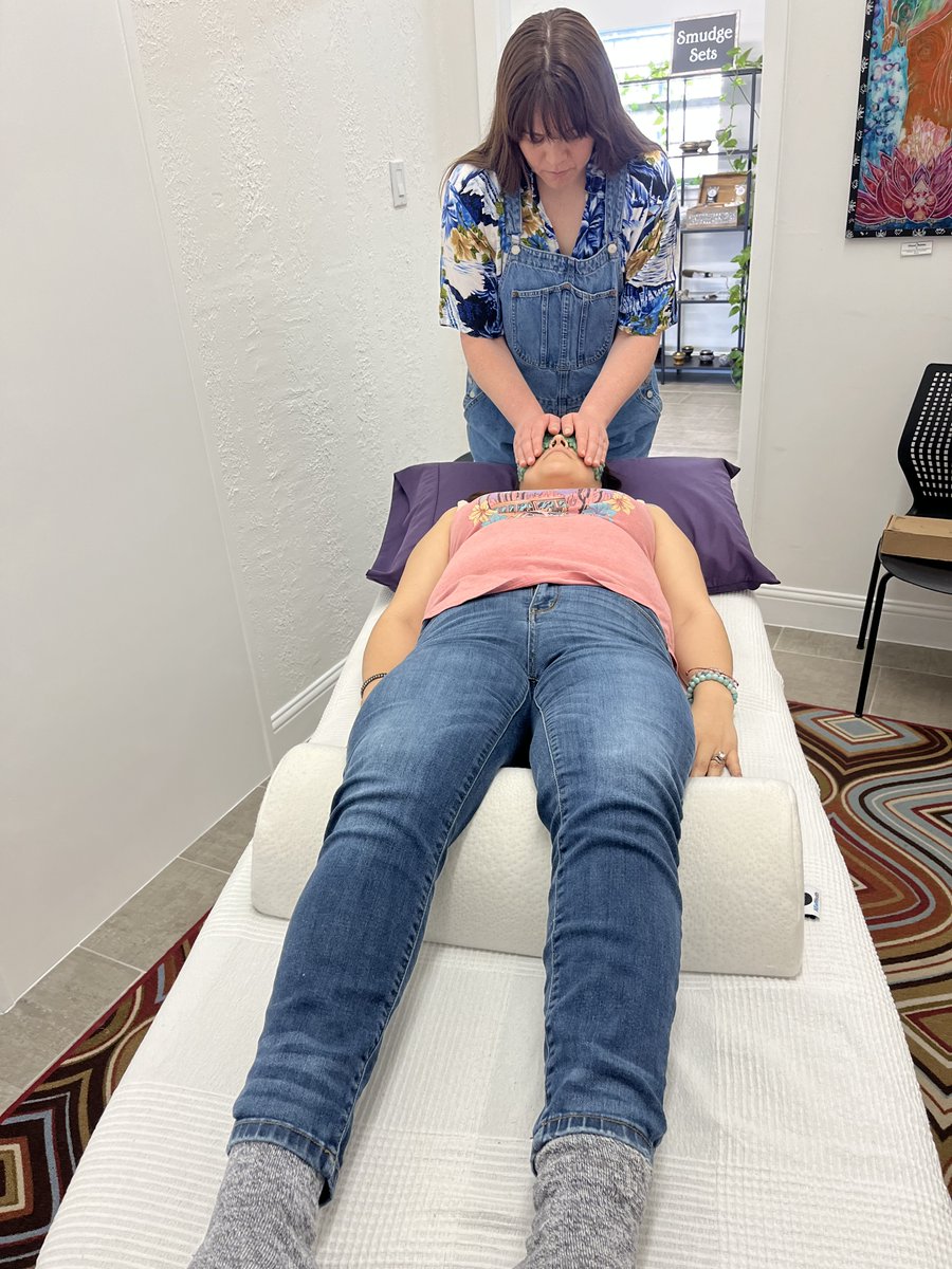 BIG NEWS 🦁✨

I’m officially launching my business: Lionheart Reiki 💫
Certified Reiki healing + intuitive readings now available!

📍 This Saturday (12–5 PM) @ The Bear Shack
$11 / $22 intro sessions 🎉

🔗 linktr.ee/lionheartreiki
#reiki #energyhealing #satx #smallbusiness