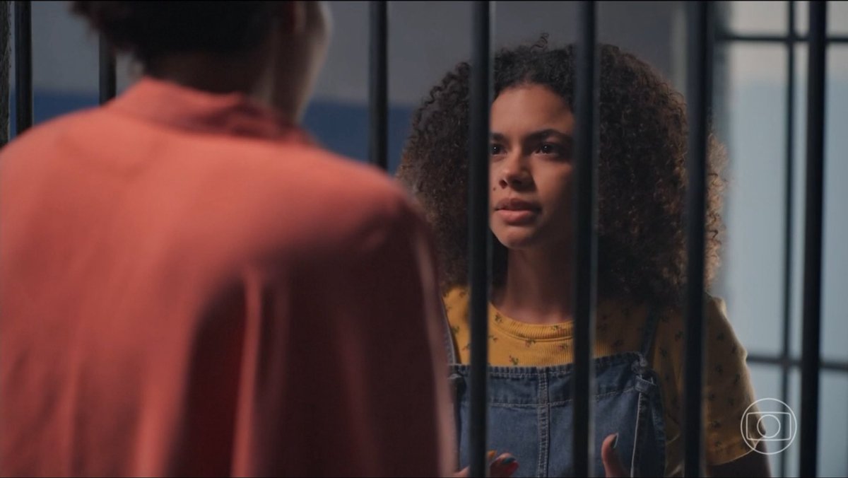 “Você sabia que você ia roubar ela de mim” 
“Roubar não. Eu paguei por ela, Joelly. E você aceitou o dinheiro” 

Finalmente alguém falou isso na cara da Joelly. Tinha que ter falado na frente de todos lá. Não consigo achar Joelly e Raul tão coitados assim. #TrêsGraças