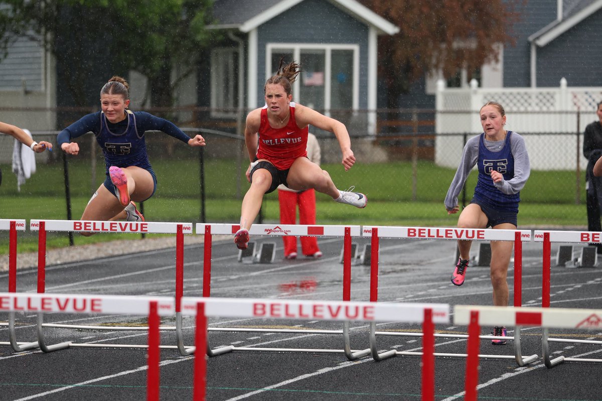 bdeck_photogrph's tweet photo. Lady red track pictures from 5/5 senior night versus Tiffin are posted at link below. Congratulations seniors: Lillian, Hallie, Daisy, Kate, Brooklyn, Lily, Bailey, MyahAnn and Amerie
Girls
https://t.co/MX73DrUEV2
#RedmenPride @bhsredmen @bcsredmensports @BHS_CC_TF https://t.co/b9qruVLJg1