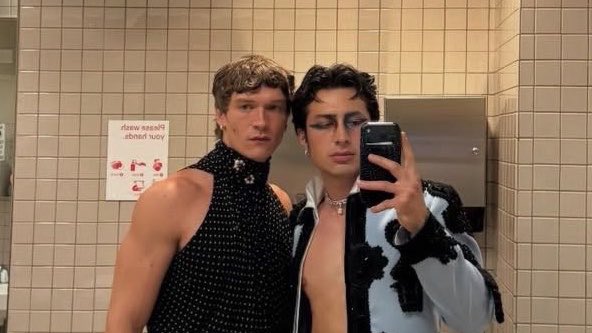 hollznov's tweet photo. hudcon, met gala. https://t.co/qVw7iUDqbY