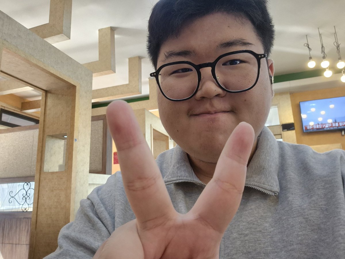 이월 tweet media