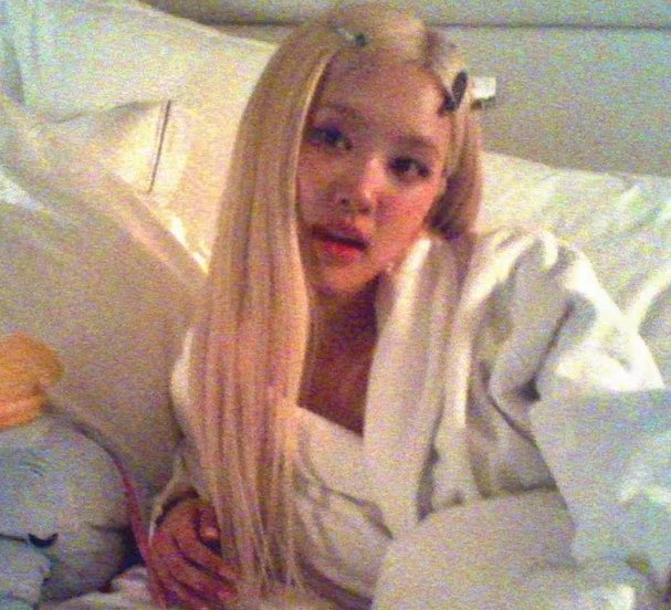 rosé pics tweet media