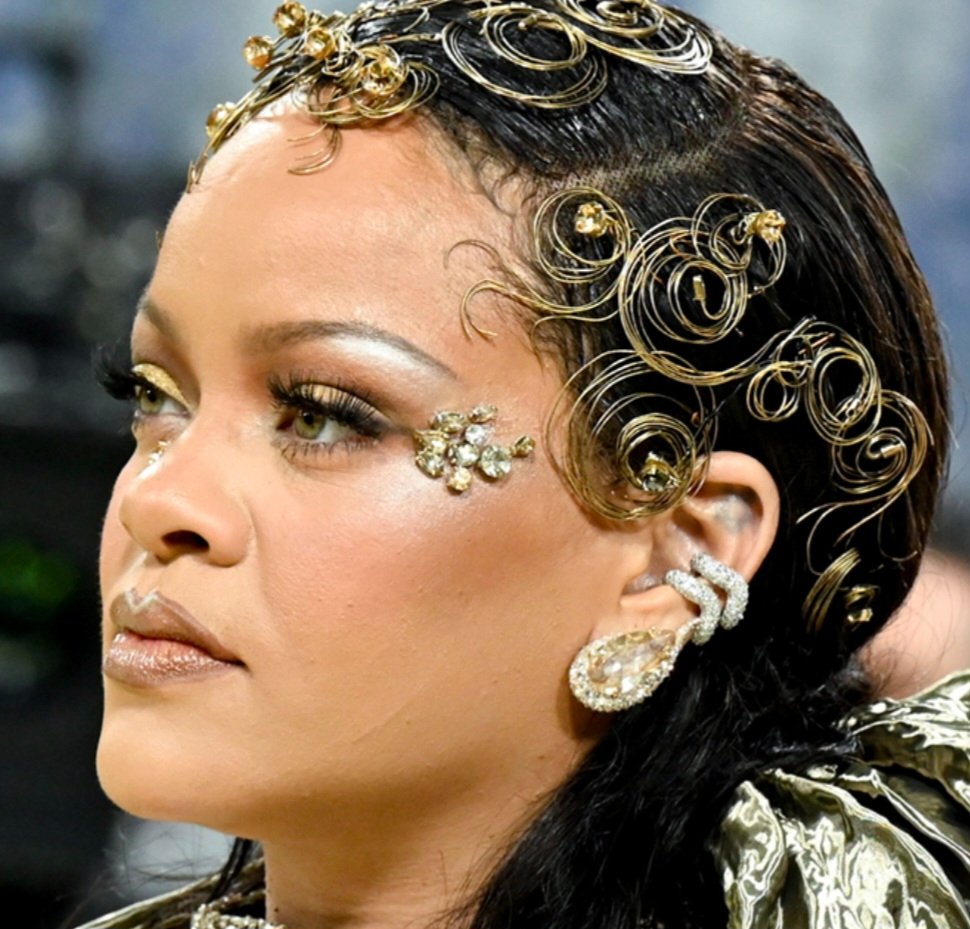 Bdonna456290's tweet image. Rihanna makeup 💄 for the Met Gala
#rihanna #makeup