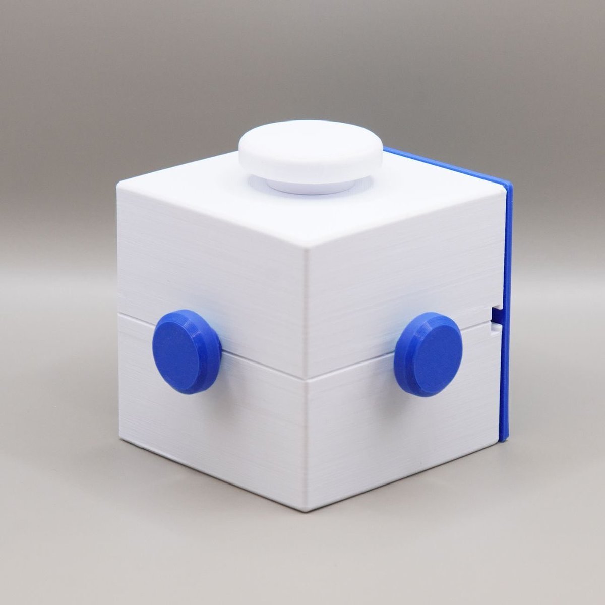 スイス??の箱型脱出ゲーム「keebox」おかげさまで???が完売 