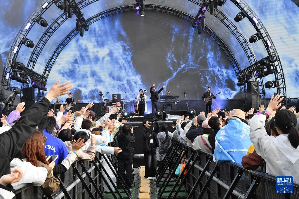 People's Daily, China tweet media