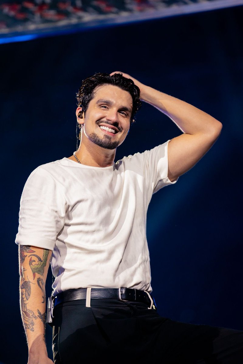 O seu sorriso me desmancha inteiro