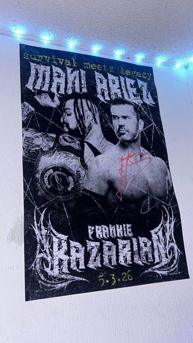 aries_mani's tweet photo. Coolest Sh*t Ever!
Again thank you @FrankieKazarian
#TNA #Yesir #FocusPro https://t.co/Ijr7KDetjL