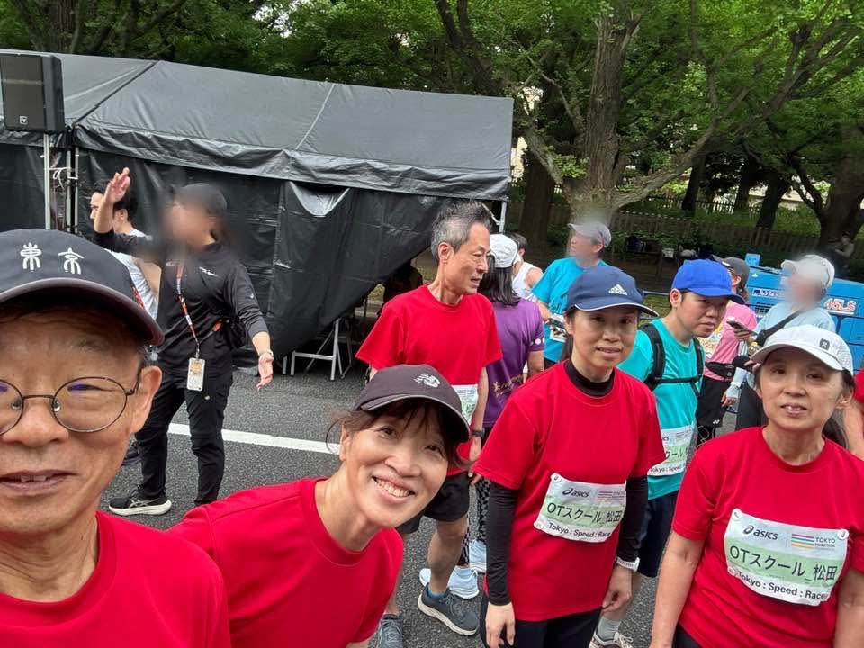 AfterSurgeryFR's tweet photo. 事務局長の鏡味が、東京マラソン出場した際の仲間とハーフマラソンリレーに参加しました！

ASFR本大会では、この仲間達がペーサーボランティアとして参加してくれます。

5月10日（日）開催🏃‍♀️心臓手術した人も一緒に ジョギング＆ウォーキング

参加申し込みはコチラから
https://t.co/fuiHqk8PPg https://t.co/FIRLhqihSE