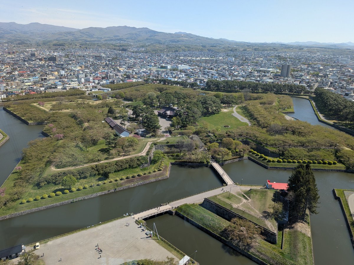 daakumatan's tweet photo. 五稜郭タワーにて
下北半島が見える！ https://t.co/HdHB00KO23