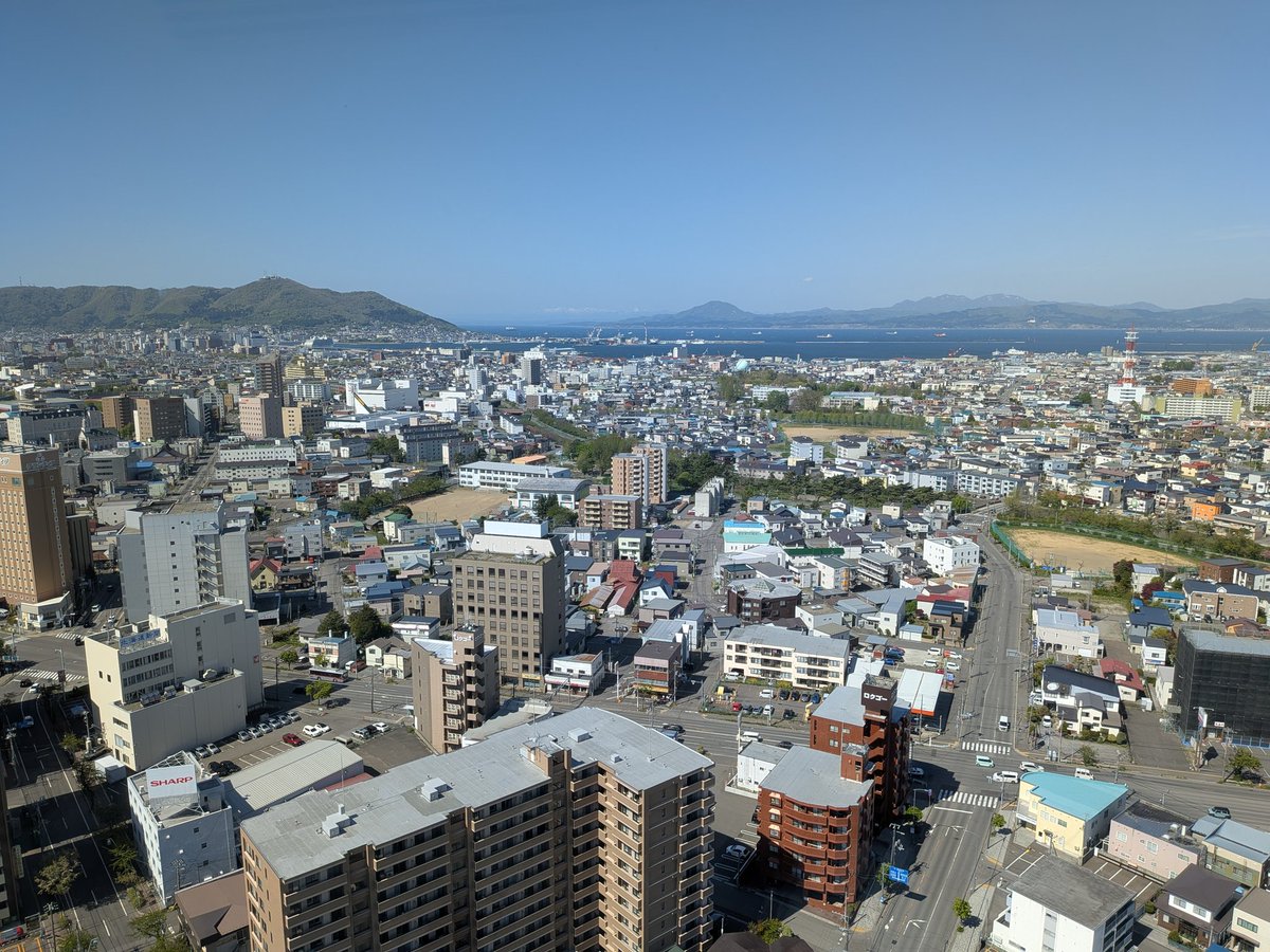 daakumatan's tweet photo. 五稜郭タワーにて
下北半島が見える！ https://t.co/HdHB00KO23