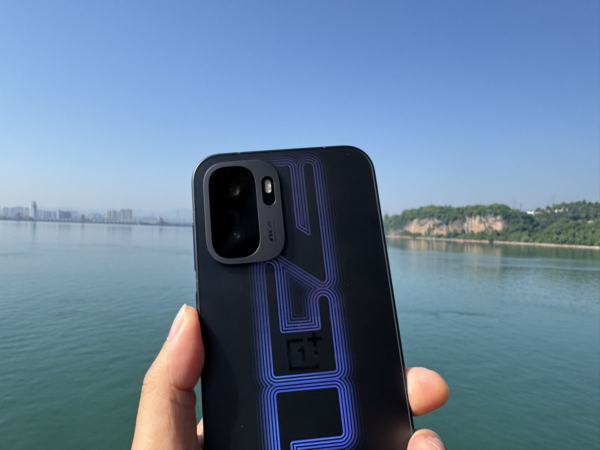 heling1682002's tweet photo. Oneplus ace6 ultra hands on. #oneplus #oneplusace6ultra @oneplus https://t.co/TjAohmjiYz