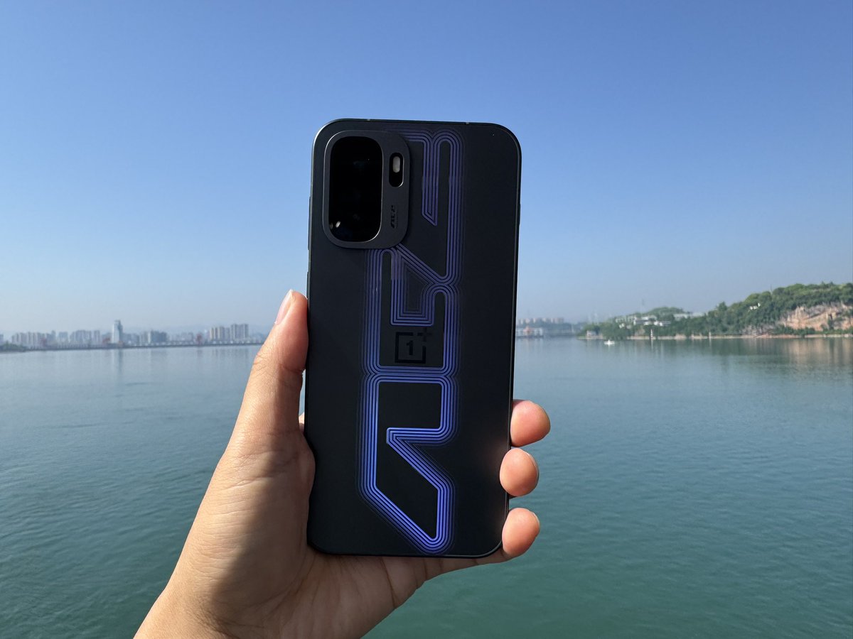 heling1682002's tweet photo. Oneplus ace6 ultra hands on. #oneplus #oneplusace6ultra @oneplus https://t.co/TjAohmjiYz