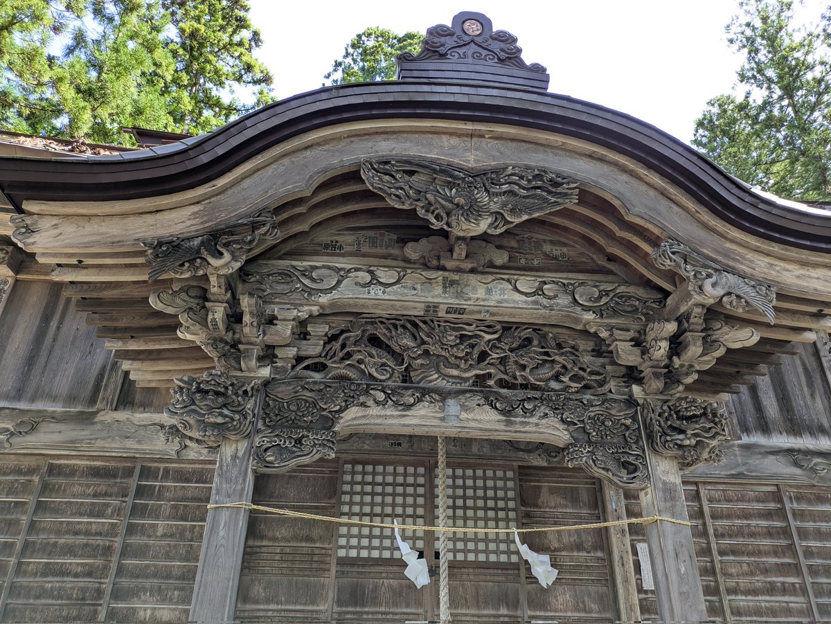 oyamasanke's tweet photo. 温泉に入る前に湯澤神社に参拝。
かつて湯山や湯澤と呼ばれていた時期に建立されたそう。
お寺と隣接してるせいか鈴ではなく銅鑼のような奴がついてました。
あと彫刻が精巧で美しい。
見応えあります。 https://t.co/ChBJQkwXbJ