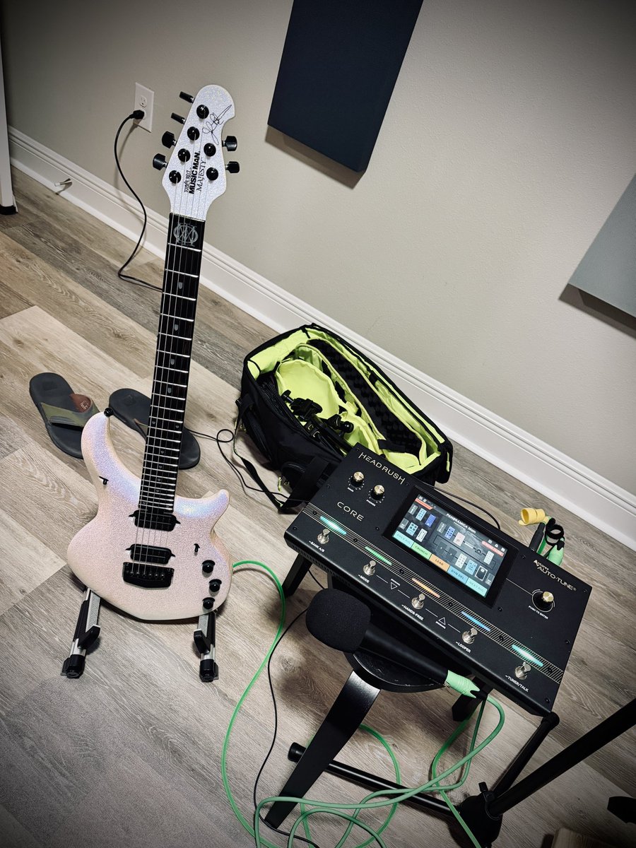 JP2Guitar's tweet photo. The process behind the process. All settings are set and ready for PANØRÁMiCA, let’s do this!!!!
.
.
#music #live #studio #band #PANØRÁMiCA #IRMC #JP2Guitar #EBMM #Majesty6 #HeadrusH https://t.co/ht4X9Sn9qK