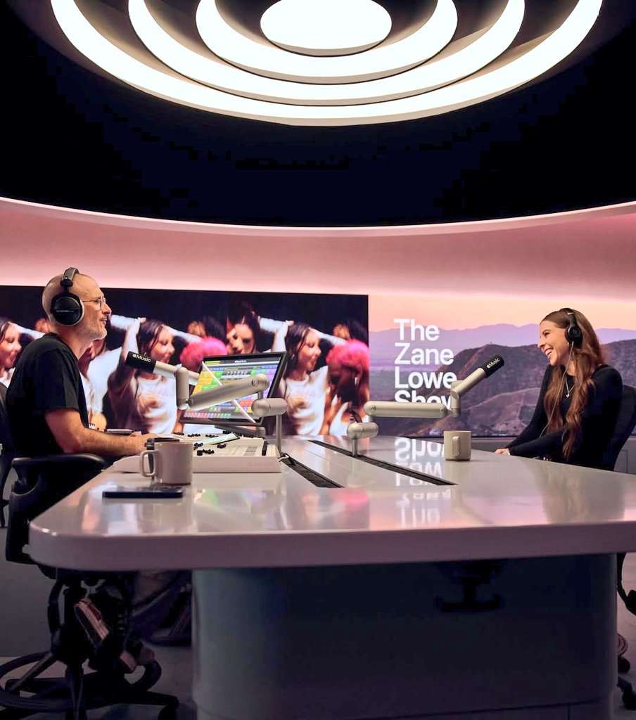 Miko todos los días más preciosa, esa sonrisa! Tremenda entrevista con Zane ☺️💕 (IG: zanelowe)
