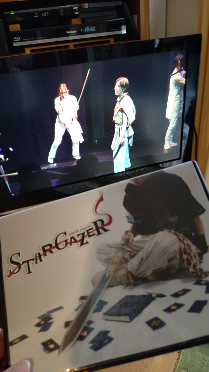 bucchi163's tweet photo. 昨日エドが
殺陣を、、？いや、、、罰ゲームドリンク飲むのを、、？
頑張ってたので🤣
連休最終日の朝からスタゲ観てる

#アドリブレード https://t.co/9AazEpgsnA