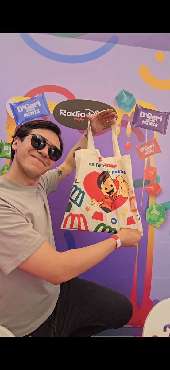 RadioDisneyMX's tweet photo. En tu radio encontramos la mejor manera de aprender acerca de los 5 sentidos...¡Fue en el Laboratorio de Sentidos de #DGari! 🤚🏼😱
Entre colores y texturas, todos los peques que visitaron Festival Papalote pudieron experimentar sus sentidos al máximo.🎨 https://t.co/cW0Crchp1B