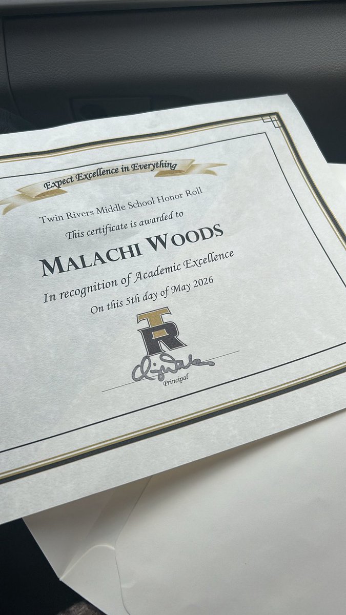 maliwoods11's tweet photo. AB Honor Roll for 8th grade year. 📚📚@MVHSBearsBB @NGSHoops @SKG_JagsBB @PrepHoopsNext @OTRHoops https://t.co/ozfdcXnnUJ