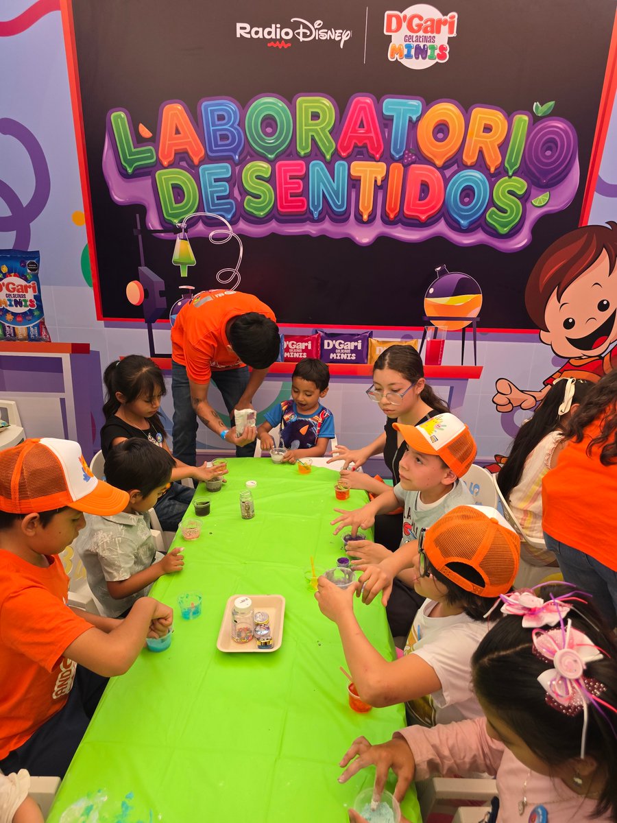 RadioDisneyMX's tweet photo. En tu radio encontramos la mejor manera de aprender acerca de los 5 sentidos...¡Fue en el Laboratorio de Sentidos de #DGari! 🤚🏼😱
Entre colores y texturas, todos los peques que visitaron Festival Papalote pudieron experimentar sus sentidos al máximo.🎨 https://t.co/cW0Crchp1B
