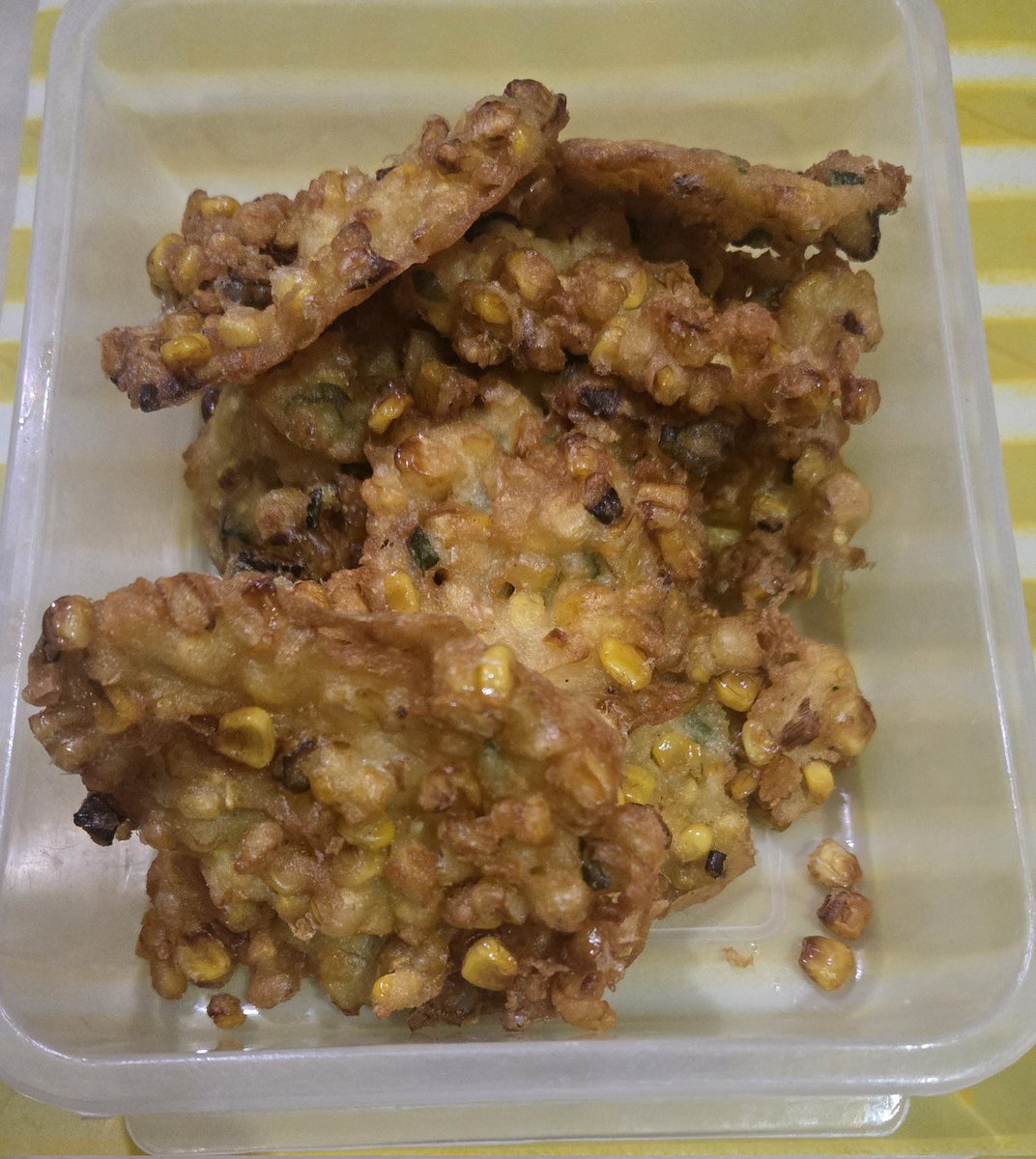 unilubis's tweet photo. Menyambut pertumbuhan ekonomi 5,61 persen dengan sarapan perkedel jagung #homecooking anget, banyakin micin biar syedap dan bikin semangat. Harga gas elpiji buat masak masih aman, kan? 🙌 #RabuSeru https://t.co/WPE14XDwVl
