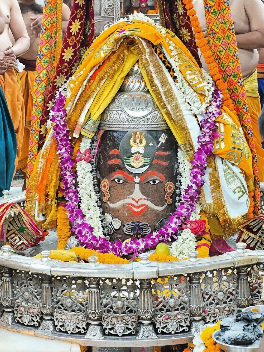 Jai Mahakal baba 🚩🌹🙏🔱. 
श्री महाकालेश्वर भस्म आरती दर्शन | 06.05.2026  Shri Mahakaleshwar Bhasma Aarti Darshan | 06.05.2026💐🌼🌸🌷🌺🔱🙏🌹🚩
Har Har Mahadev 🚩🔱🌹🙏
Good Morning 🙏